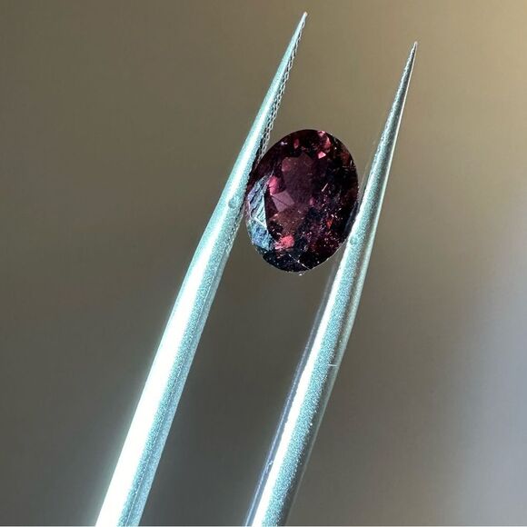 1.82ct Natural deep pink tourmaline - oval cut! - Picture 9 of 9